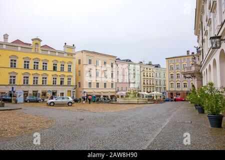 Passau, Deutschland - 29. Juni 2014: Fußgängerzone in der Innenstadt Stockfoto