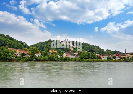 Wallfahrtskirche Maria Hilf in Passau - Blick von Innkai Stockfoto