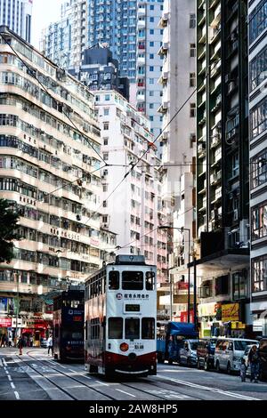 Straßenbahn Hongkong - Straßenbahnen im Central District, die als öffentliche Verkehrsmittel genutzt werden, Hong Kong Island, Hong Kong Asia Stockfoto