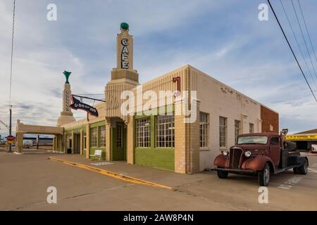 Art Deco Tower Station und U-Drop Inn entlang der Route 66 in Shamrock, Texas, USA [keine Eigentumsfreigabe; nur für redaktionelle Lizenzierung verfügbar] Stockfoto