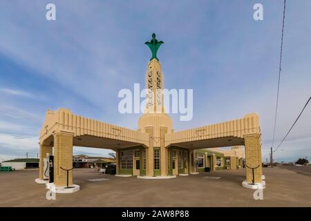 Art Deco Tower Station und U-Drop Inn entlang der Route 66 in Shamrock, Texas, USA [keine Eigentumsfreigabe; nur für redaktionelle Lizenzierung verfügbar] Stockfoto