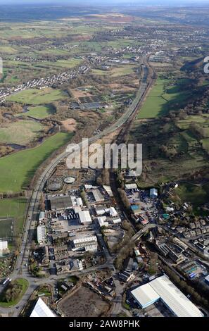 Luftbild mit Blick nach Südosten über die A650 Airetal Road von Keighley Stockfoto