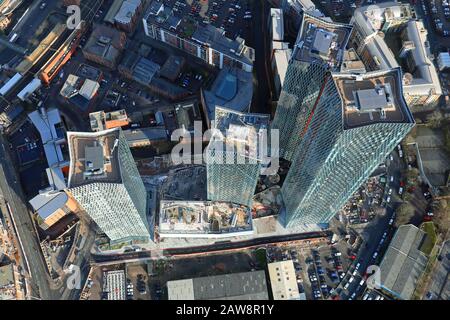Luftaufnahme des Stadtzentrums von Manchester mit dem Deansgate Square, oder Owen Street Wolkenkratzer Entwicklung, prominent Stockfoto