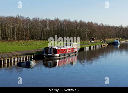 Narrowboat auf der Aire & Calder Navigation, Methley, West Yorkshire, England Großbritannien Stockfoto