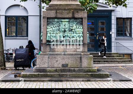 Das Reformationsdenkmal zur Reformation Dänemarks von Bildhauer Max Andersen & Architekt Harald Lønborg-Jense am Bispetorv in Kopenhagen, Dänemark. Stockfoto