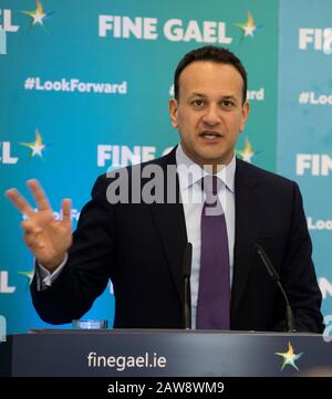 Carlow Town, Irland. Februar 2020. Irish General Election 2020. Taoiseach (Premierminister) Leo Varadkar auf der letzten Hauptpressekonferenz Der Fine Gael ihrer Kampagne zur allgemeinen Wahl im Institut für Technologie, Carlow Town. Foto: Eamonn Farrell/RollingNews.ie/Alamy Live News Credit: RollingNews.ie/Alamy Live News Stockfoto