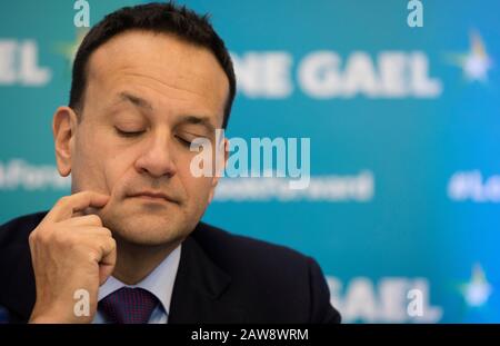 Carlow Town, Irland. Februar 2020. Irish General Election 2020. Taoiseach (Premierminister) Leo Varadkar auf der letzten Hauptpressekonferenz Der Fine Gael ihrer Kampagne zur allgemeinen Wahl im Institut für Technologie, Carlow Town. Foto: Eamonn Farrell/RollingNews.ie/Alamy Live News Credit: RollingNews.ie/Alamy Live News Stockfoto