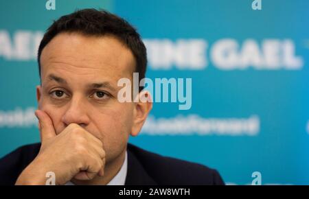 Carlow Town, Irland. Februar 2020. Irish General Election 2020. Taoiseach (Premierminister) Leo Varadkar auf der letzten Hauptpressekonferenz Der Fine Gael ihrer Kampagne zur allgemeinen Wahl im Institut für Technologie, Carlow Town. Foto: Eamonn Farrell/RollingNews.ie/Alamy Live News Credit: RollingNews.ie/Alamy Live News Stockfoto