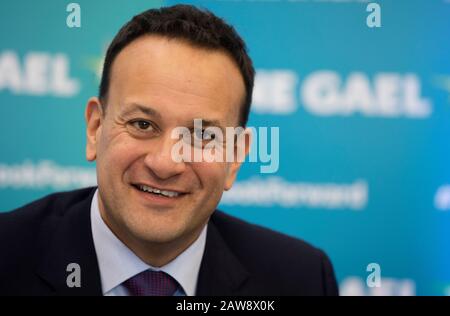 Carlow Town, Irland. Februar 2020. Irish General Election 2020. Taoiseach (Premierminister) Leo Varadkar auf der letzten Hauptpressekonferenz Der Fine Gael ihrer Kampagne zur allgemeinen Wahl im Institut für Technologie, Carlow Town. Foto: Eamonn Farrell/RollingNews.ie/Alamy Live News Credit: RollingNews.ie/Alamy Live News Stockfoto