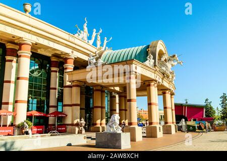 Exteror of the Trafford Centre, ein großes Einkaufszentrum und Freizeitkomplex in Greater Manchester, Großbritannien. Stockfoto