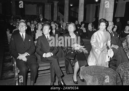 Besuch von Prinzessin Margaret von England und Lord Snowdon in den Niederlanden anlässlich der Eröffnung der British Week in Amsterdam Vortrag über Gesellschaft Niederlande England, mit Ehrengästen Botschafter Sir Peter Garran, Lord Snowdon, Königin Juliana und Prinzessin Margaret Datum: 16. Mai 1965 Ort: Niederlande Schlüsselwörter: Diplomaten, Grabung, Königinnen, Prinzessinnenname: Garran, Peter, Juliana (Königin Niederlande), Margaret (Prinzessin UK), Snowdon, Lord Stockfoto