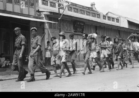 Aktion 4-4 Battalion Hunters in Magetan, East Java Operation Clean Ship. Republikanische gefangengenommene Kämpfer Entlassdatum: 29. März 1949 Ort: Indonesien, Java, Magetan, Niederländische Ostindien Stockfoto