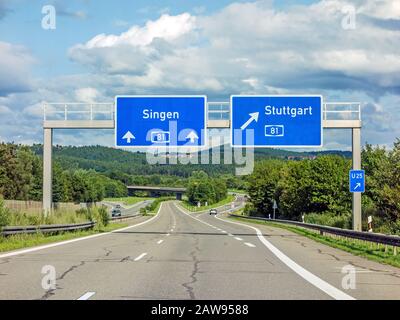 Autobahnabfahrt (Autobahn 81 / A 81 / E 531) - Ausfahrt Stuttgart - Richtung Singen Stockfoto