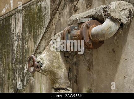 Städtisches Wassernetz in Shanghai, Große veraltete Pipeline. Stockfoto