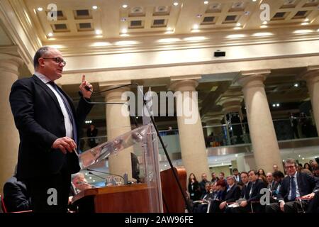 Rom, Italien. Februar 2020. Roberto Gualtieri, italienischer Wirtschaftsminister Rom 7. Februar 2020. Tempio di Adriano. Treffen zum europäischen Gleichgewicht. Foto Samantha Zucchi Insidefoto Credit: Insidefoto srl/Alamy Live News Stockfoto