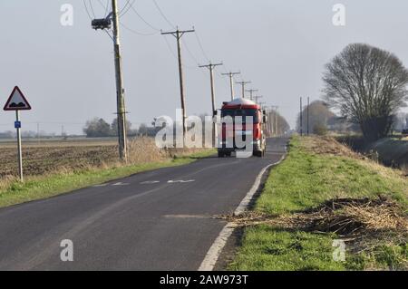 In südöstlicher Richtung von OS Grid 210529 auf Holland Fen neben dem North Forty Foot Drain (rechts), südöstlich von Chapel Hill, Lincoln, Großbritannien. Stockfoto