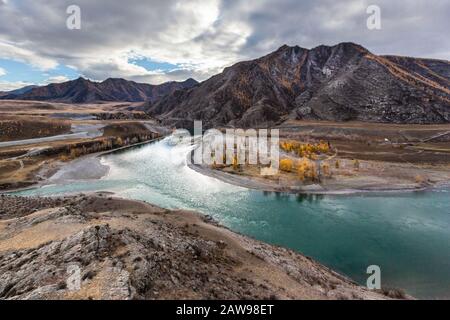 Herbst Altai Republik Katun Fluss Chuya Trakt Stockfoto