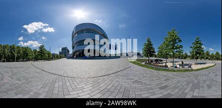 Stuttgart, 19. Mai: Panorama des Museums 'Mercedes-Benz Welt' am 19. Mai 2009 in Stuttgart. Das Museum veranstaltet mehrere Sonderausstellungen Stockfoto