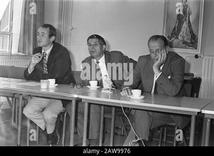 Pressekonferenz zur internationalen Fälscherbande in Spanien im Polizeipräsidium, Amsterdam Datum: 22. September 1971 Ort: Amsterdam, Noord-Holland Schlüsselwörter: Polizei, Pressekonferenzen: Croes, Rob C./Anefo Urheberrechtsinhaber: National Archives Material Typ: Negative (schwarz/weiß) Archivnummer: Siehe Zugang 2.24.01.05 Stockfoto