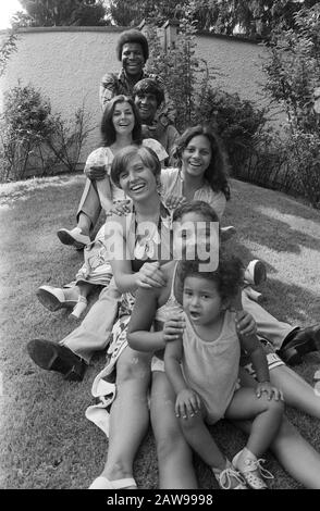 Roberto Blanco mit der ganzen Familie, Deutschland um 1978. Roberto Blanco und die Familie, Deutschland um 1978. Stockfoto