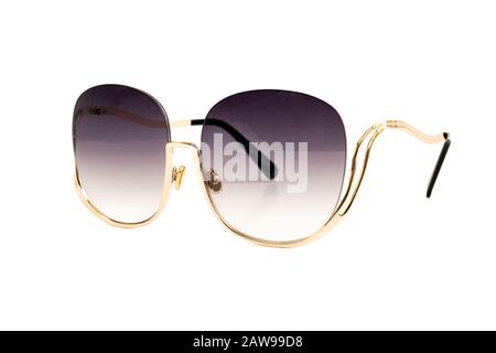 Goldene schwarze Sonnenbrille mit rundem, quadratischem, halbrimlosem, verlaufendem dünnen Rahmen, isoliert auf weißem Hintergrund, Seitenansicht. Stockfoto