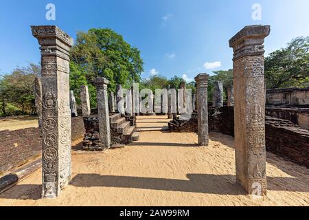 Überreste der antiken Stätte von Polonnaruwa in Sri Lanka Stockfoto