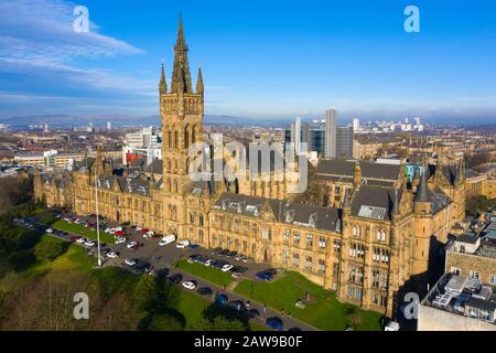 Luftbild der gotischen Gebäude der Universität Glasgow, Schottland, Großbritannien Stockfoto