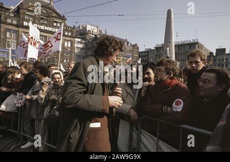 Massive FNV Manifestation Dam Adam Against wage Operation (ca. 60.000); FNV vz Wim Cook on Dam Square and Protesters Datum: 20. März 1980 Ort: Amsterdam, Noord-Holland Schlüsselwörter: Protestierende, Demonstrationen Personenname: Cook, Wim Stockfoto