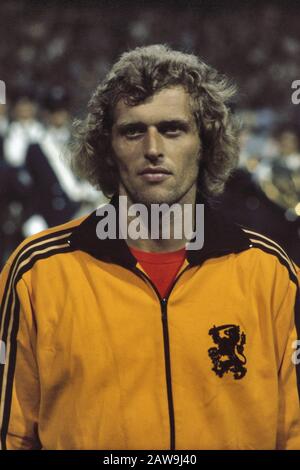 Piet Keizer im Trainingsanzug Niederländische Nationalmannschaft Datum: 16. August 1973 Schlagwörter: Porträts, Fußballer Personenname: Keizer, Piet Stockfoto