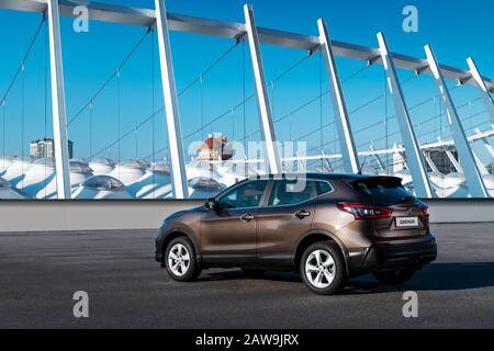 Kiew, Ukraine - Dezember 2019: Neuer Nissan Qashqai in der Nähe des Sportkomplexes Olimpiyskiy Stockfoto