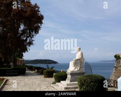 Statue von Guilford, ein englischer philhellene, die in Korfu, in Boschetto Gärten, Spaniada, Korfu Stadt, Kerkyra, Griechenland lebte Stockfoto