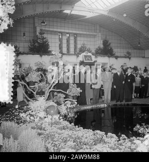 Minister Mansholt eröffnet Blumenausstellung The Golden Gate, RAI Amsterdam Datum: 4. September 1953 Ort: Amsterdam, Noord-Holland Schlüsselwörter: BLUMENAUSSTELLUNG Eröffnungen Personenname: Mansholt, Sicco: Noske, JD/Anefo Urheberrechtsinhaber: National Archives Material Typ: Negative (schwarz/weiß) Archivnummer: Siehe Zugang 2.24.01.03 Stockfoto