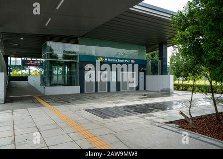 Singapur. Januar 2020. Blick auf den U-Bahnhof Marina South Pier Stockfoto