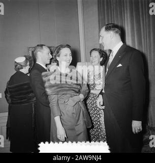 Neujahrsempfangsminister Luns und Beyen. Minister Luns mit? Datum: 13. Januar 1956 Ort: Die Haager Schlüsselwörter: Neujahrsempfänge, Minister, Empfänge Personenname: LUNs, Joseph Stockfoto