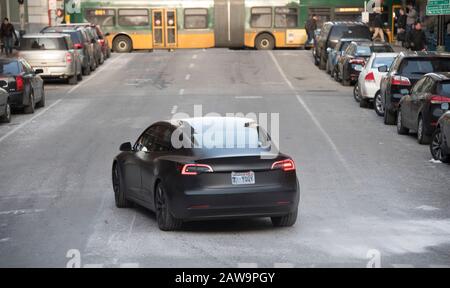 Tesla Model 3 mit Wrap, Downtown Seatlle, Washington. 2019 Stockfoto