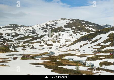 Hordaland/Norwegen. 06.29.2015.Schneelandschaften der Vossevangener Berge in Norwegen Stockfoto