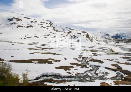 Hordaland/Norwegen. 06.29.2015.Schneelandschaften der Vossevangener Berge in Norwegen Stockfoto