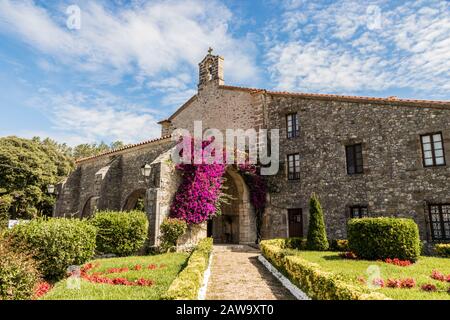 San Vicente de la Barquera, Spanien. Das Heiligtum oder die Kapelle der Virgen de la Barquera Stockfoto