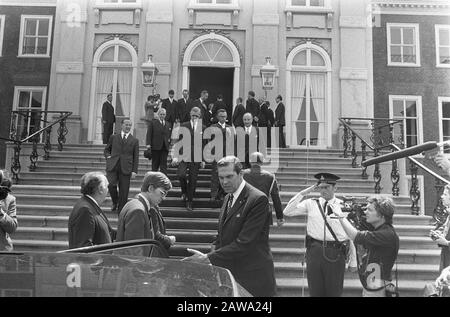 Königin Juliana schwört in neuen Kabinettsmitgliedern Biesheuv Huis ten Bosch in den Haag, Ihr Majestät Kabinett tritt Huis ten Bosch Nach dem verschworenen linken Minister-Palast Huis ten Bosch an. Premierminister Biesheuvel, hinter v.l.n.r. Minister Van Veen, Geertsema, Udink, Nelissen und Schmelzer Datum: 6. Juli 1971 Ort: Den Haag, Südholland Stichwörter: Plattformen, Minister, Premierminister, Paläste Personenname: Biesheuvel, Barend, Geertsema, Molly, Nelissen, RJ, Schmelzer, Norbert, Udink, Berend-Jan Veen Bosch, Chris Huis Institution: Huten Stockfoto