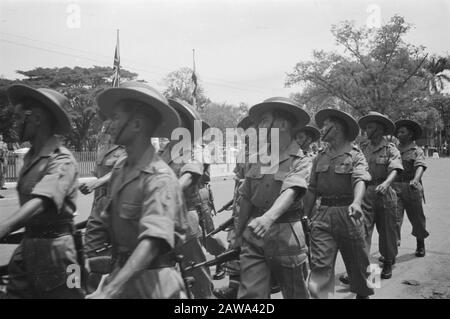Festlichkeiten beim Transfer und Abzug britischer Truppen von der Indonesien-Parade britischer Indianer Anmerkung: Ghurkas Datum: 22. November 1946 Ort: Batavia, Indonesien, Jakarta, Niederländisch-Ostindien Stockfoto