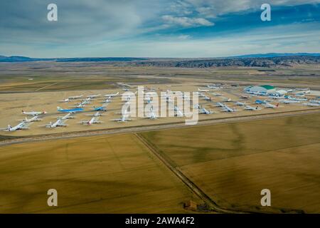 Blick auf den nichtkommerziellen Flughafen Teruel, auf dem Flugzeuge gelagert und zur Renovierung oder Wartung in Spanien geparkt werden Stockfoto