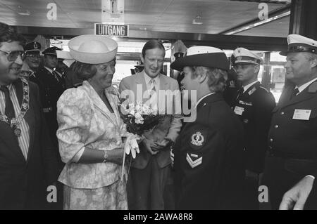 Königin Beatrix beim 12. Weltkongress Internationale Polizeivereinigung in Den Haag Datum: 9. August 1988 Ort: Den Haag, Südholland Stichwörter: Polizeiperson Name: Beatrix, Königin: Bogaerts, Rob/Anefo Urheberrechtsinhaber: National Archives Material Typ: Negativ (schwarz/weiß) Archivnummer: Siehe Zugang 2.24.01.05 Stockfoto