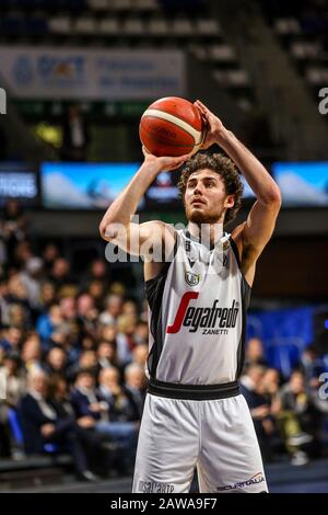 Auf dem italienischen Flughafen, 7. Februar 2020, wurde alessandro Pajola (segafredo Virtus bologna) während Segafredo Virtus Bologna im Vergleich zu San Lorenzo de Almagro - FIBA Intercontinental Cup - Credit: LPS/Davide Di Lalla/Alamy Live News gedreht Stockfoto