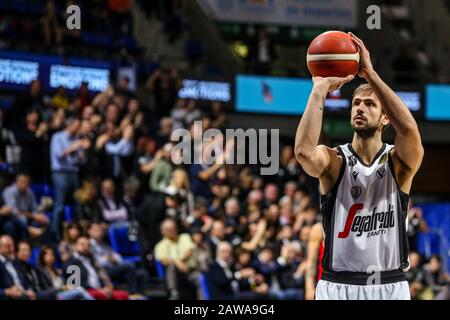 Costa del Lucia (Spanien), Italien, 07. Feb 2020, marcos delia (segafredo Virtus bologna) bei einem Schuss während Segafredo Virtus Bologna vs. San Lorenzo de Almagro - FIBA Intercontinental Cup - Credit: LPS/Davide Di Lalla/Alamy Live News Stockfoto