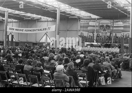 Demonstration gegen die Kernkraft in Utrechter Manifestationen, Umwelt, alternative Energie, Sonnenenergie, Utrechter, Utrechter Datum: 23. April 1977 Ort: Utrechter, Utrechter Schlüsselwörter: Alternative Energie, Ereignisse, Umwelt, Sonnenenergie Stockfoto