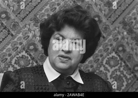 Maria de Lourdes Pintassilgo, ehemalige Premierministerin Portugals, gibt Pressekonferenz in Amsterdam, Datum: 7. November 1986 Ort: Amsterdam, Portugal Stichwörter: Pressekonferenzen, Politik, Premierminister Personenname: Maria Lourdes Pintassilgo Stockfoto