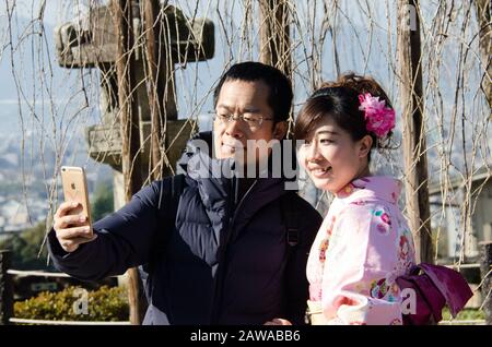 Selfie und Smartphone in Japan Stockfoto