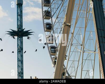 29. November 2019 - London, Großbritannien: Lustige Fahrten auf Londons Southbank Stockfoto