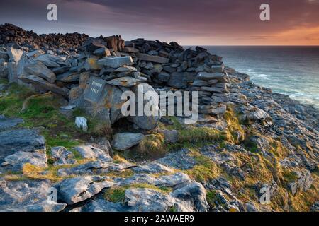 Cathaoir Synge oder Synge's Chair auf der Insel Inishmaan, inmitten der Aran-Inseln auf dem Wilden Atlantikweg in Galway Ireland Stockfoto