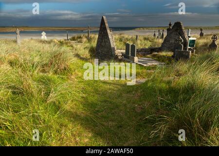 Teaglach-Einne, St. Endas Kirche und Friedhof auf der Insel Inishmore, größte der Aran-Inseln auf dem Wilden Atlantikweg in Galway Ireland Stockfoto